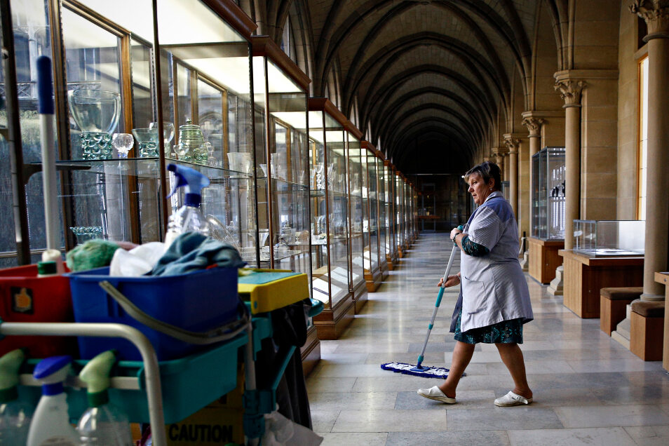 Female,Cleaning,Staff,At,The,Art,And,History,Museum,In